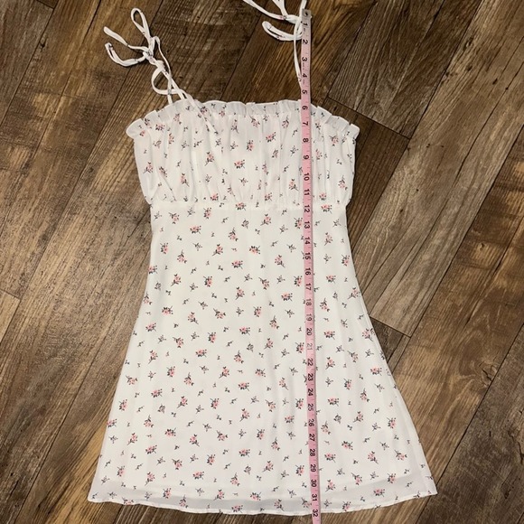 SOLD 💕Lulu’s Be A Wildflower Tie Strap Floral Mini Dress - Picture 16 of 16